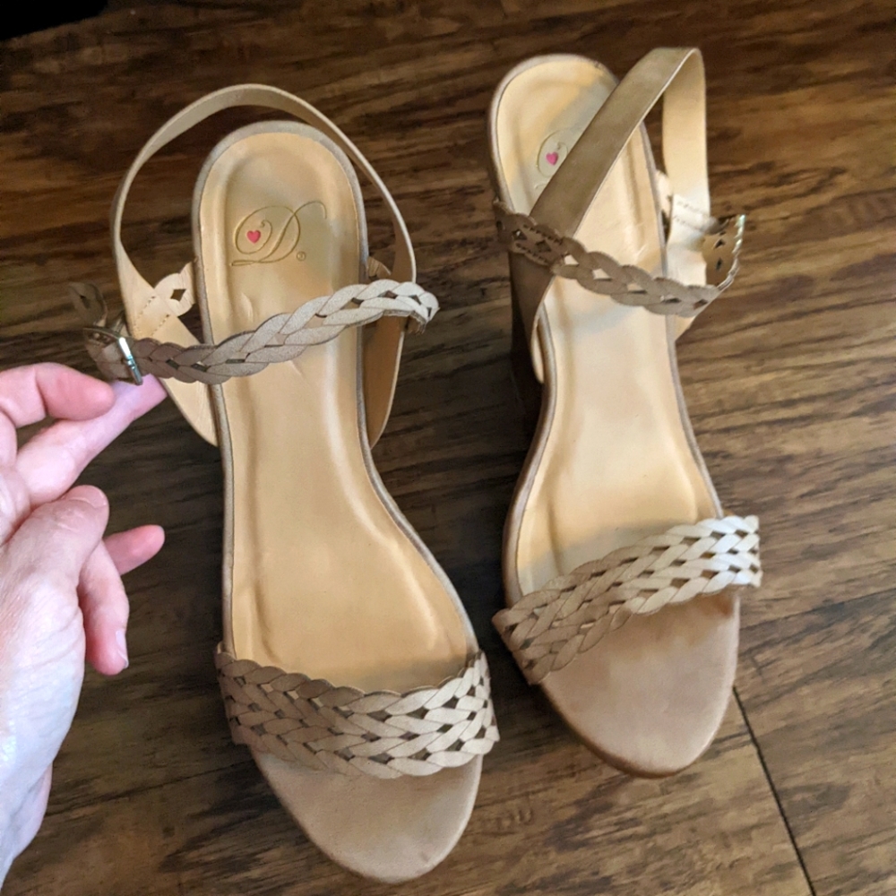 D Heart Nude Wedges